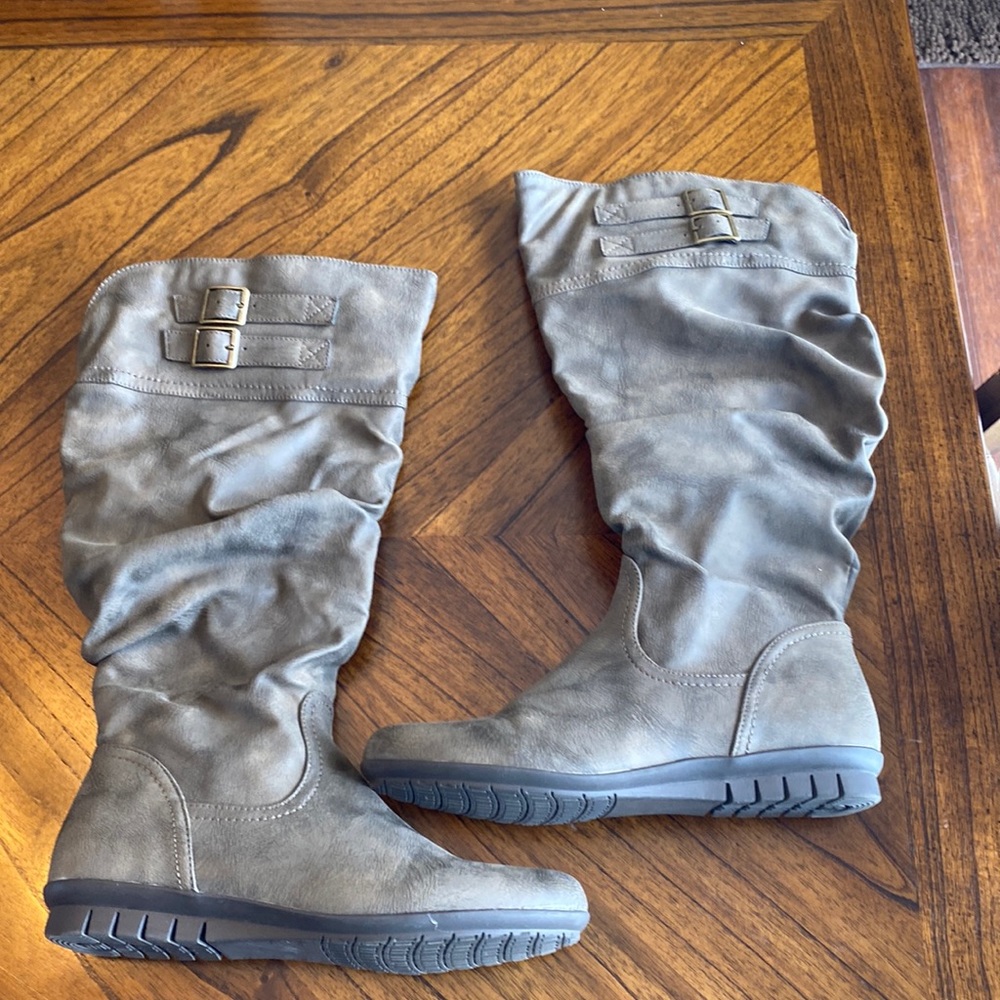 Cliffs by White Mountain Slouchy Boot